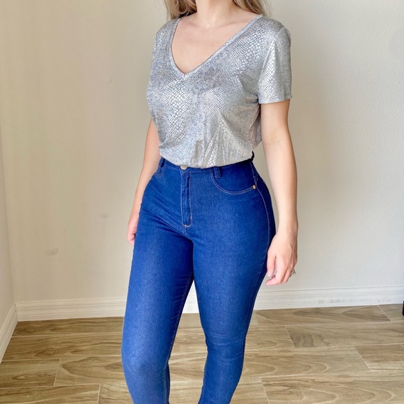 White House Black Market - Metallic-Print V-Neck Tee Size Large. - Picture 6 of 16